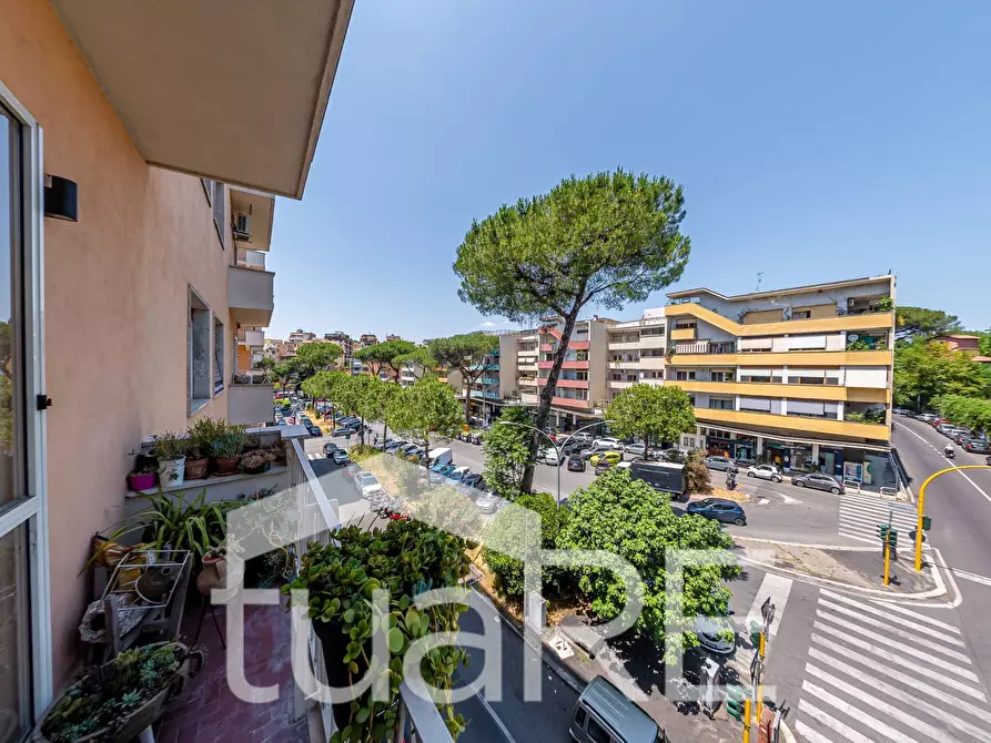 Immagine 20 di Appartamento in vendita  in Piazzale Delle Medaglie D'oro a Roma