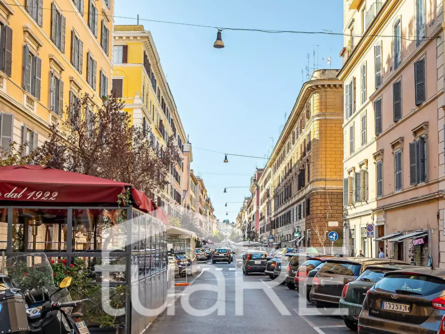 Immagine 22 di Appartamento in vendita  in Via Degli Scipioni a Roma