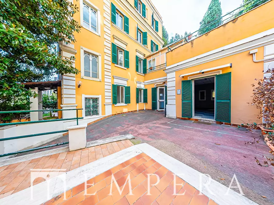 Immagine 12 di Palazzo in vendita  in Via Trionfale a Roma