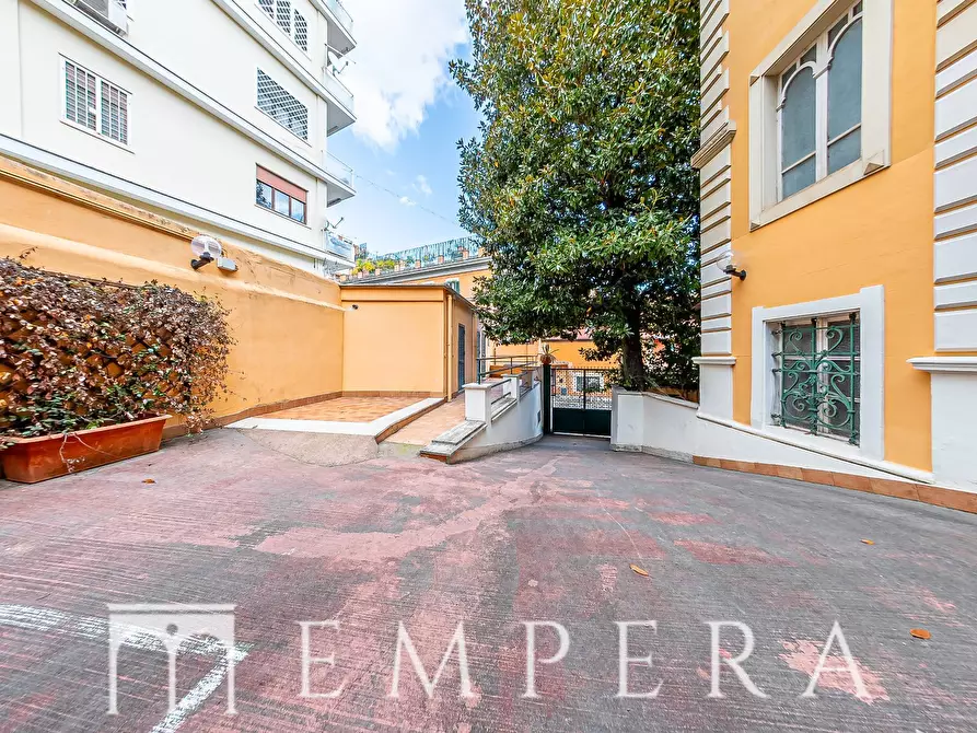 Immagine 13 di Palazzo in vendita  in Via Trionfale a Roma