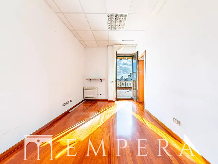 Immagine 15 di Palazzo in vendita  in Via Trionfale a Roma