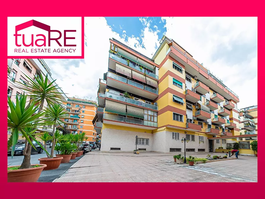 Immagine 1 di Magazzino in vendita  in Via Guido Castelnuovo a Roma