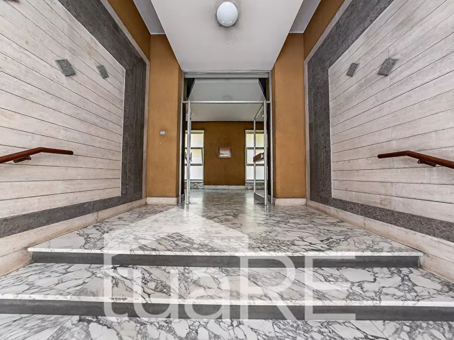 Immagine 11 di Magazzino in vendita  in Via Guido Castelnuovo a Roma