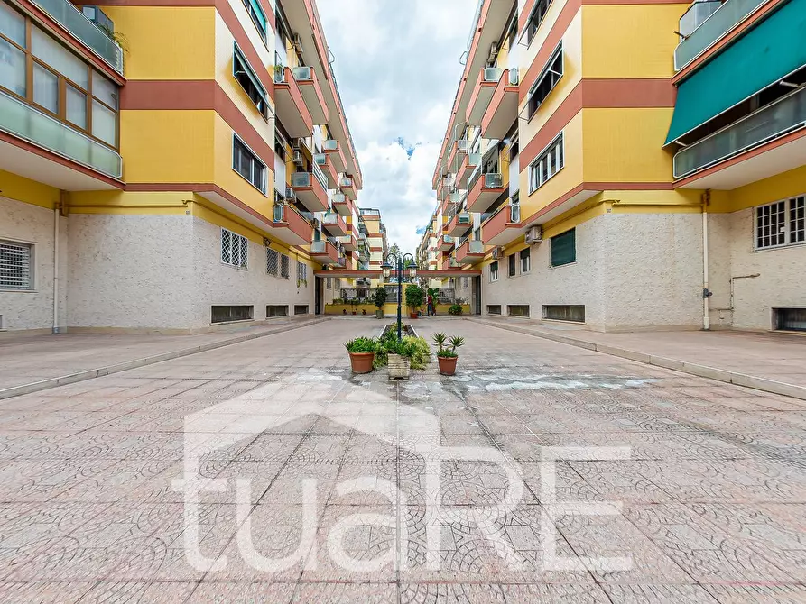 Immagine 14 di Magazzino in vendita  in Via Guido Castelnuovo a Roma