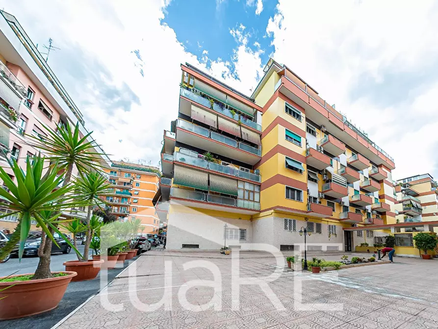 Immagine 15 di Magazzino in vendita  in Via Guido Castelnuovo a Roma