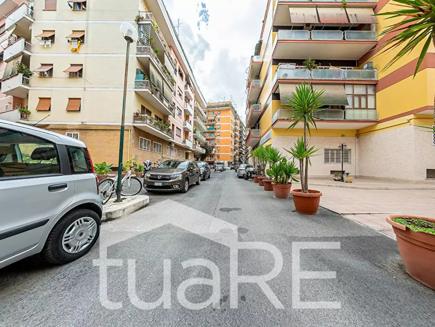 Immagine 16 di Magazzino in vendita  in Via Guido Castelnuovo a Roma