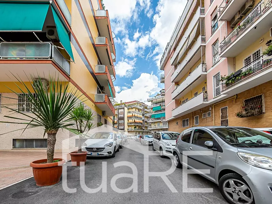 Immagine 17 di Magazzino in vendita  in Via Guido Castelnuovo a Roma