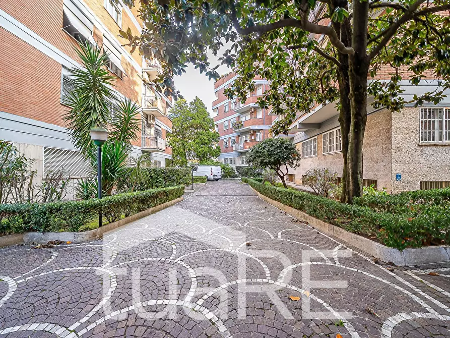Immagine 25 di Appartamento in vendita  in Via Carlo Conti Rossini a Roma