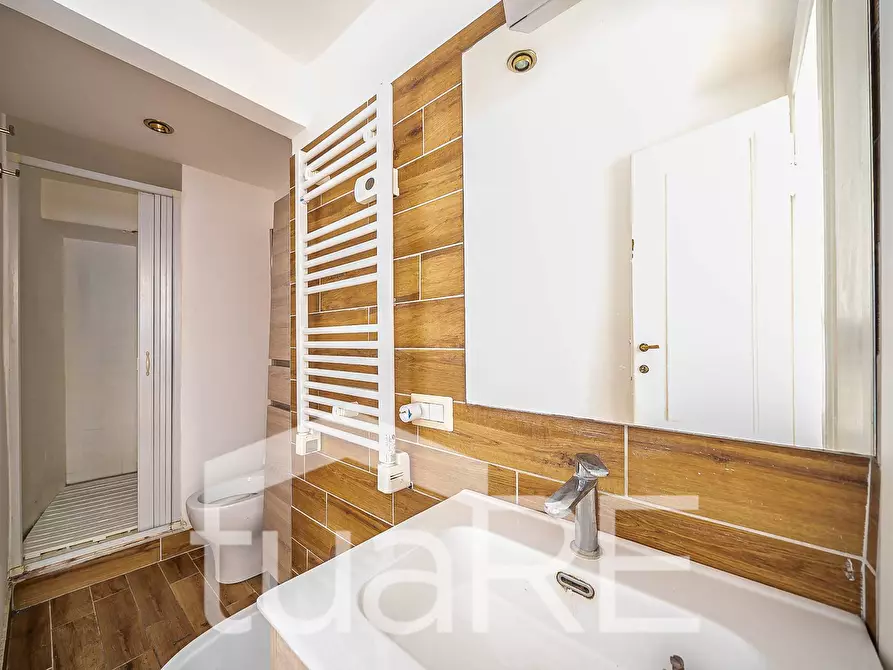 Immagine 11 di Appartamento in vendita  in Corso D' Italia a Roma