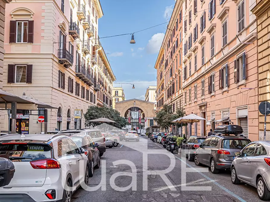 Immagine 13 di Appartamento in vendita  in Corso D' Italia a Roma