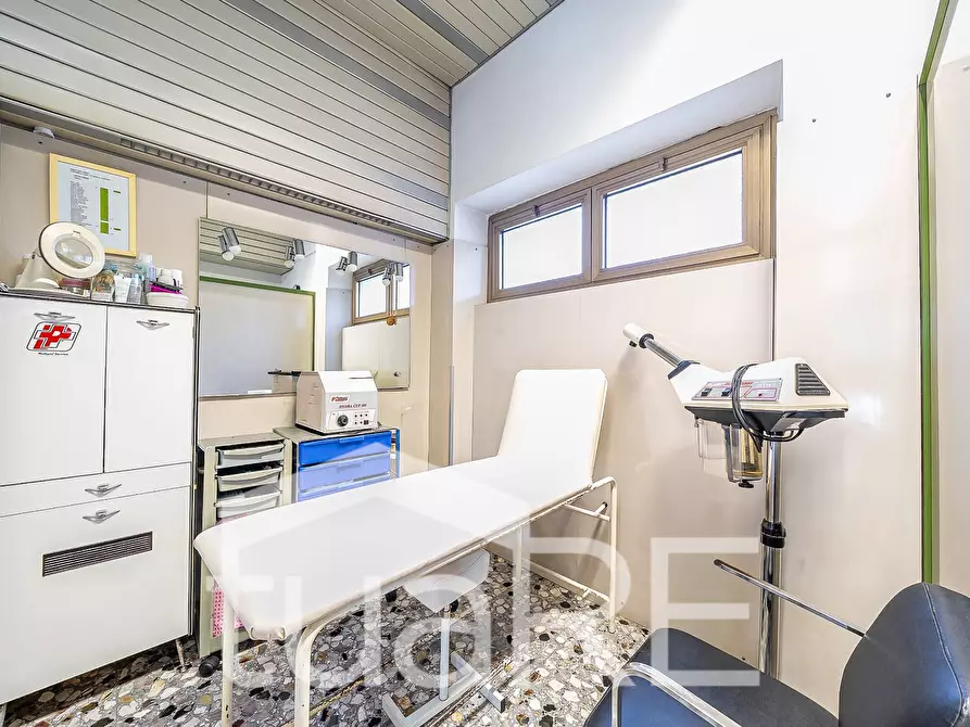 Immagine 4 di Negozio in vendita  in Via Di Boccea a Roma