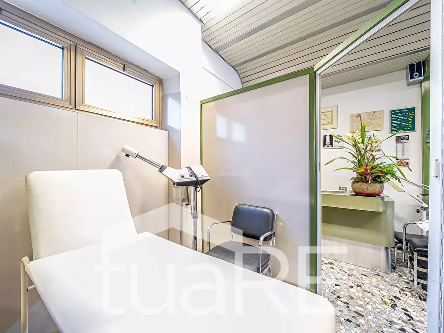 Immagine 5 di Negozio in vendita  in Via Di Boccea a Roma