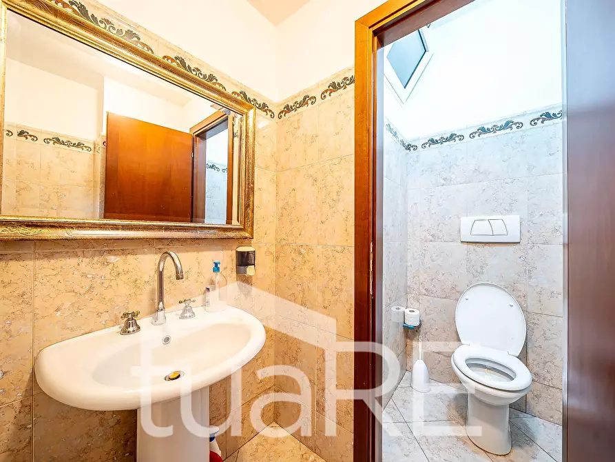 Immagine 11 di Negozio in vendita  in Via Di Boccea a Roma