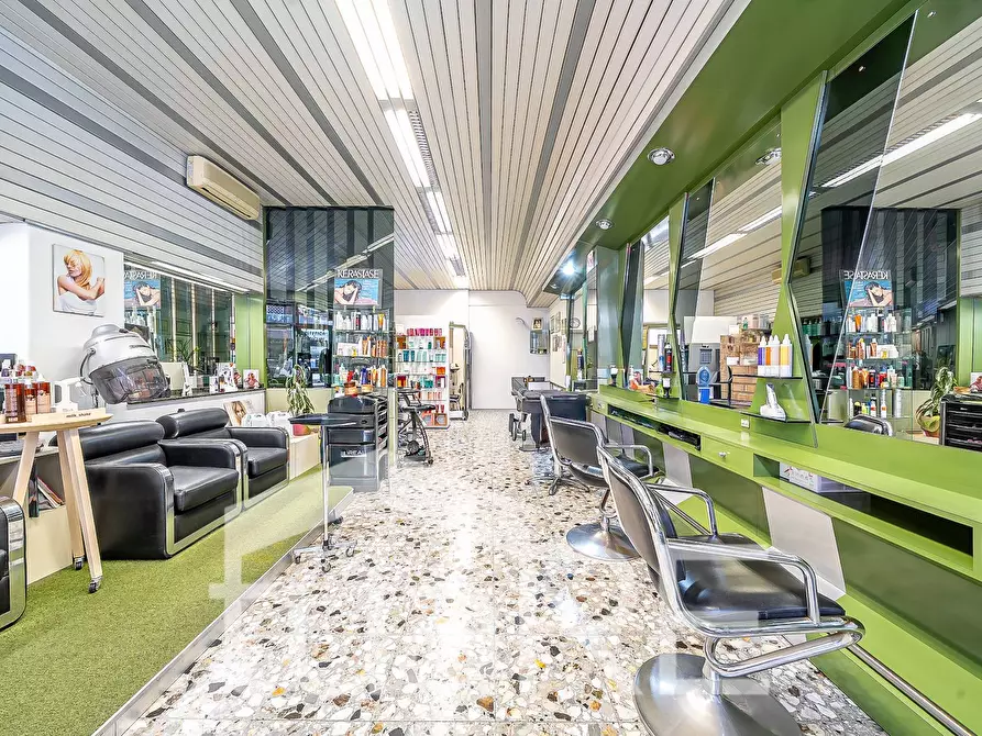 Immagine 12 di Negozio in vendita  in Via Di Boccea a Roma