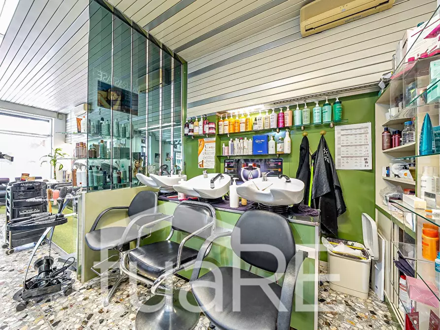 Immagine 13 di Negozio in vendita  in Via Di Boccea a Roma