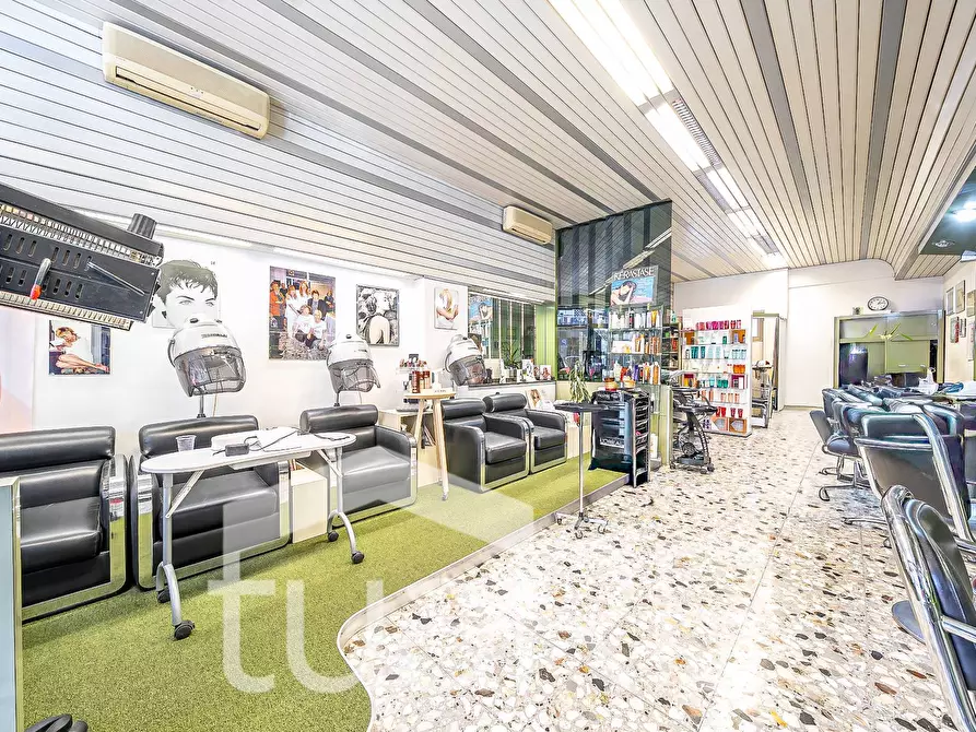 Immagine 15 di Negozio in vendita  in Via Di Boccea a Roma