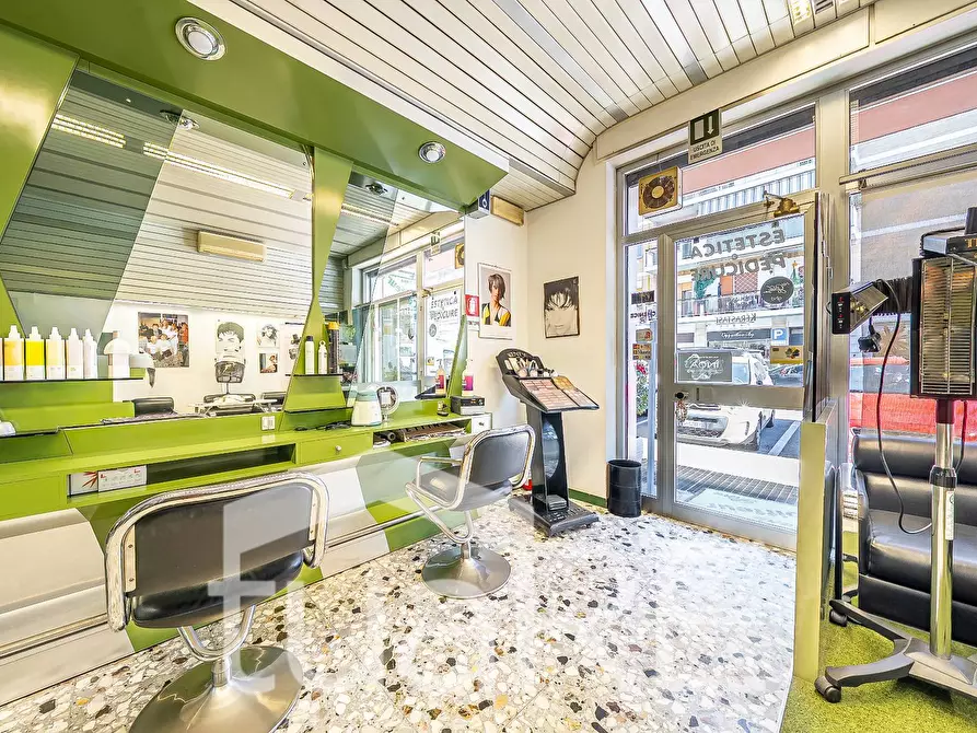 Immagine 17 di Negozio in vendita  in Via Di Boccea a Roma