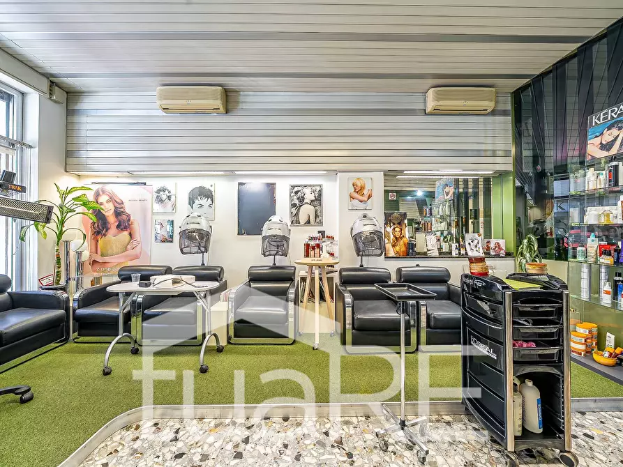 Immagine 20 di Negozio in vendita  in Via Di Boccea a Roma