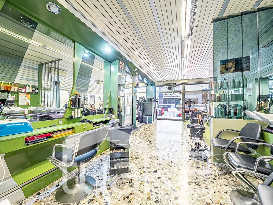 Immagine 21 di Negozio in vendita  in Via Di Boccea a Roma