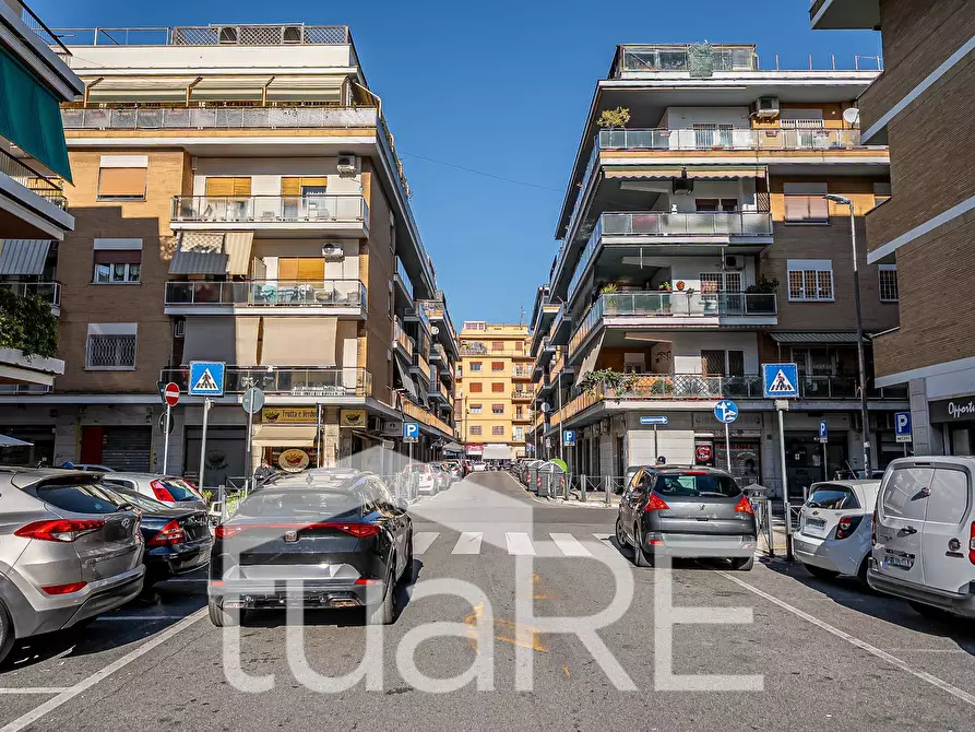 Immagine 23 di Negozio in vendita  in Via Di Boccea a Roma