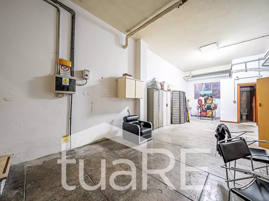 Immagine 24 di Negozio in vendita  in Via Di Boccea a Roma