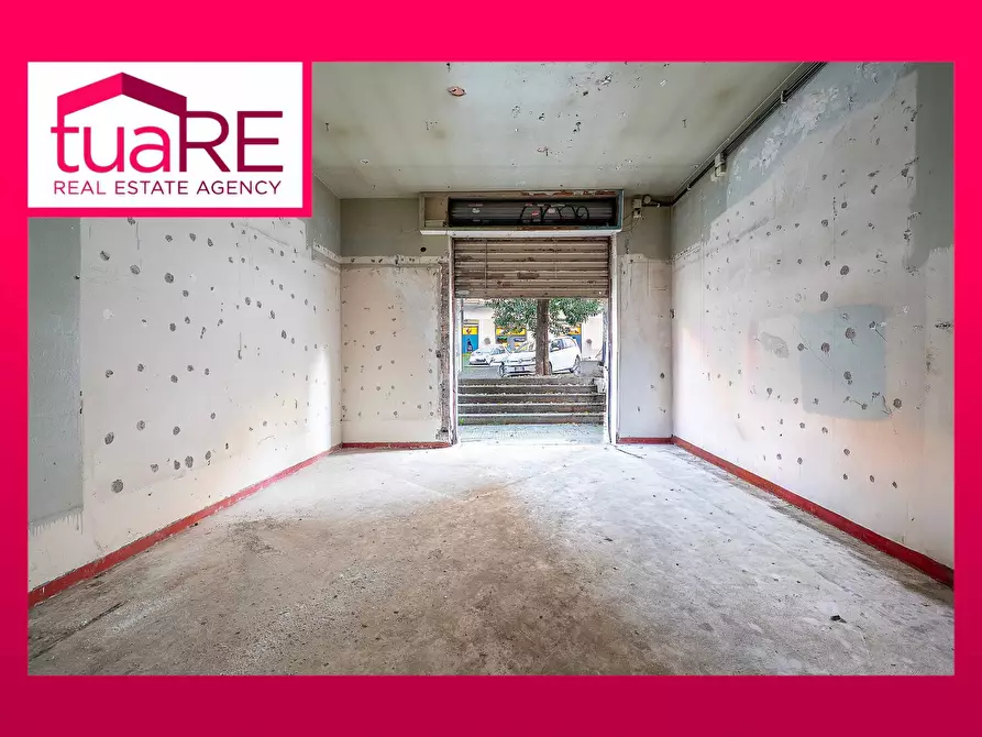 Immagine 1 di Negozio in vendita  in Via Di Monteverde a Roma