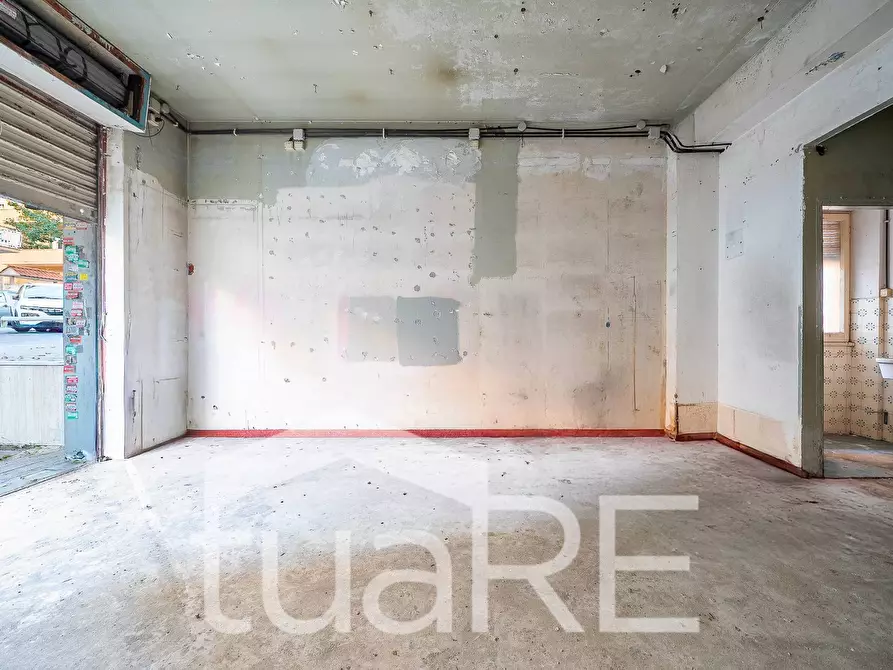 Immagine 3 di Negozio in vendita  in Via Di Monteverde a Roma