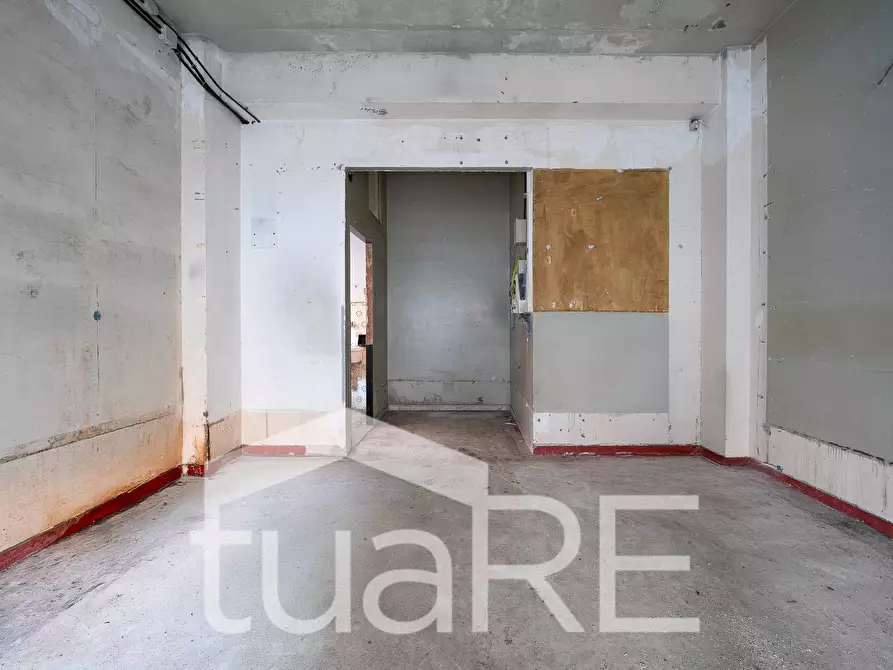 Immagine 5 di Negozio in vendita  in Via Di Monteverde a Roma