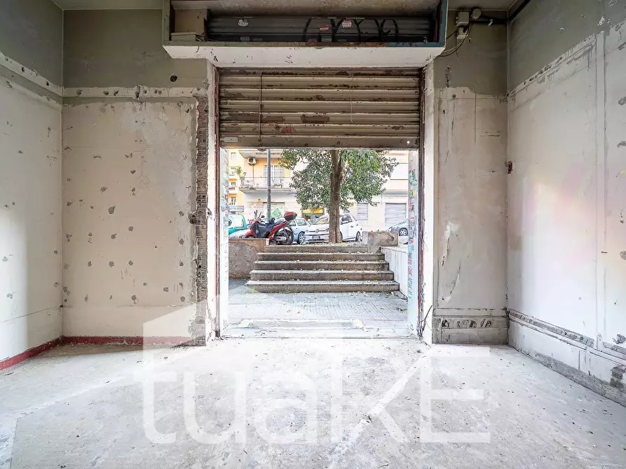 Immagine 8 di Negozio in vendita  in Via Di Monteverde a Roma