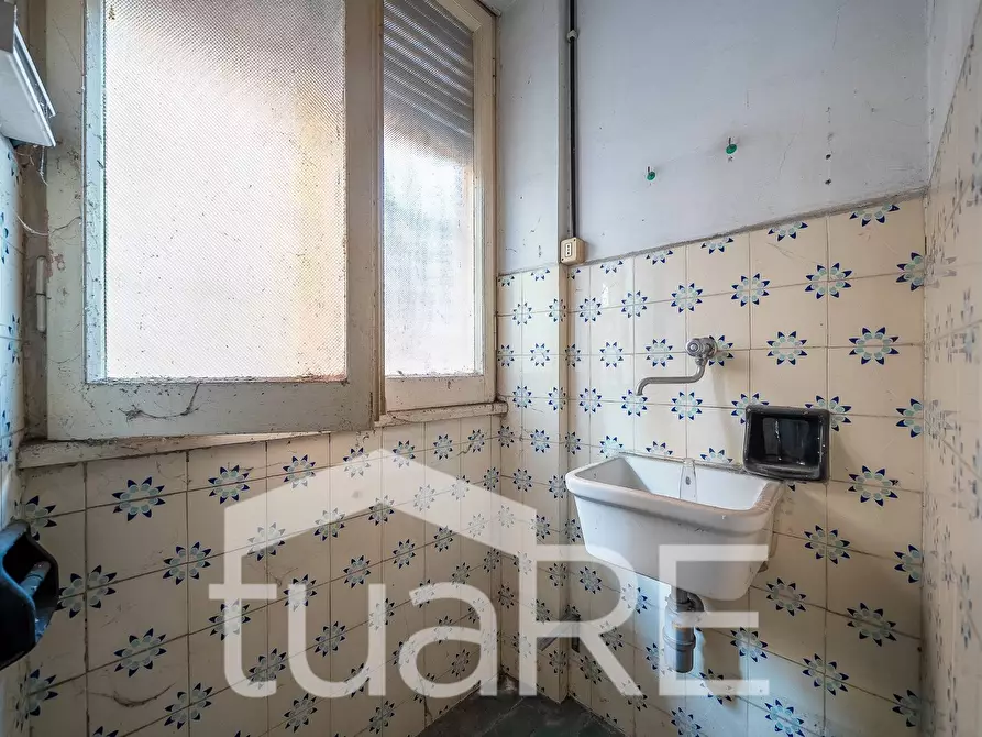 Immagine 10 di Negozio in vendita  in Via Di Monteverde a Roma