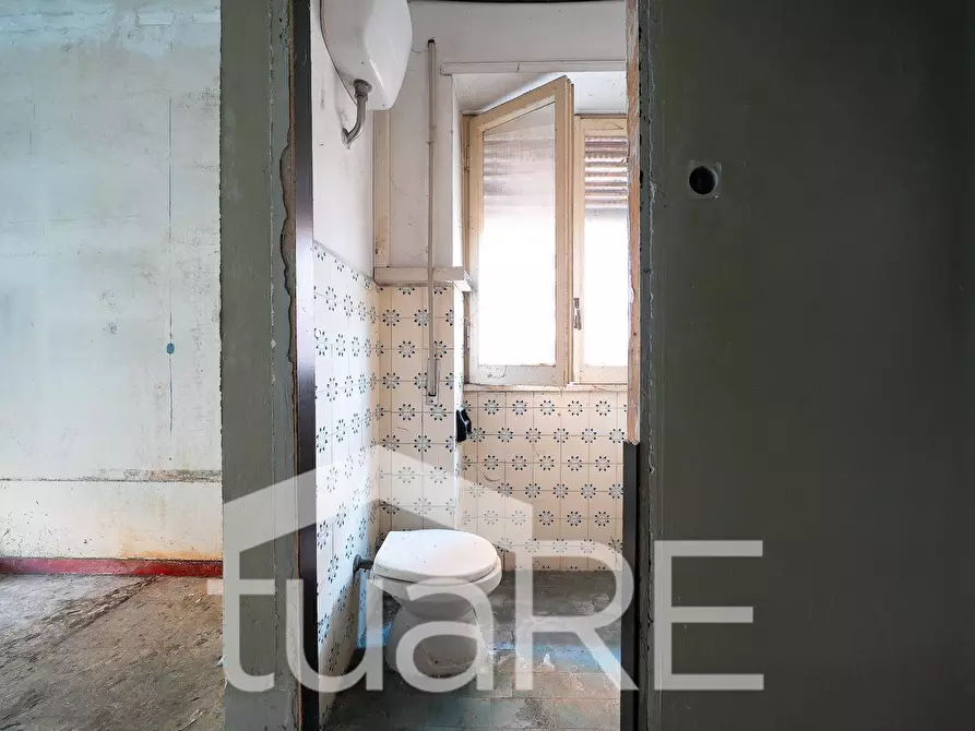 Immagine 11 di Negozio in vendita  in Via Di Monteverde a Roma