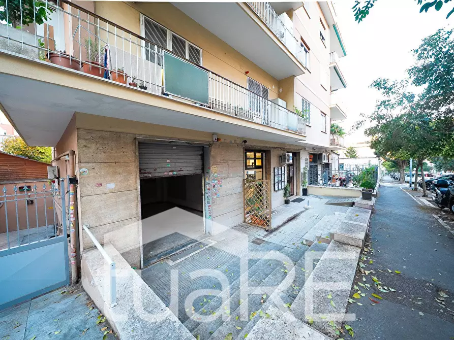 Immagine 12 di Negozio in vendita  in Via Di Monteverde a Roma