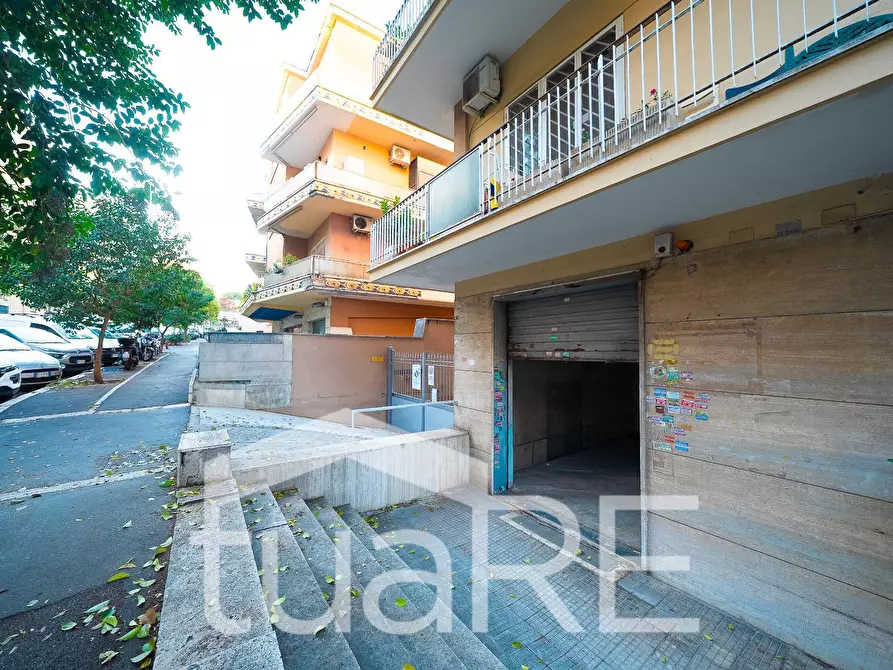 Immagine 13 di Negozio in vendita  in Via Di Monteverde a Roma