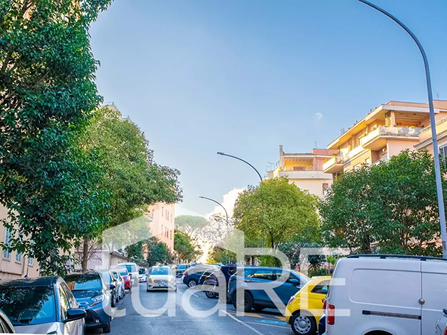 Immagine 15 di Negozio in vendita  in Via Di Monteverde a Roma