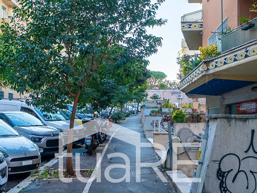 Immagine 18 di Negozio in vendita  in Via Di Monteverde a Roma