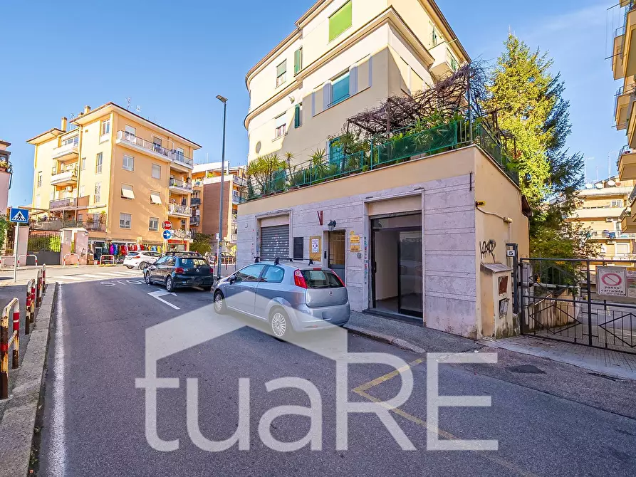 Immagine 7 di Negozio in vendita  in Via Alessandro Avoli a Roma