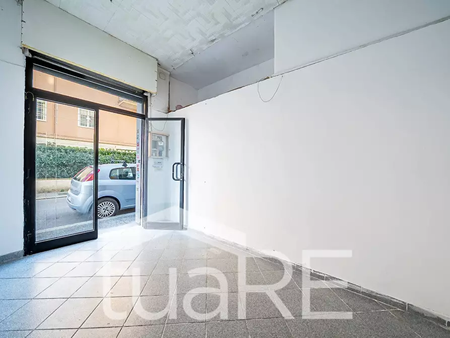 Immagine 16 di Negozio in vendita  in Via Alessandro Avoli a Roma