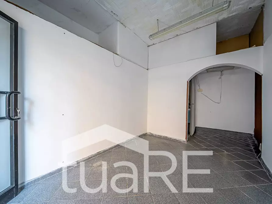 Immagine 18 di Negozio in vendita  in Via Alessandro Avoli a Roma