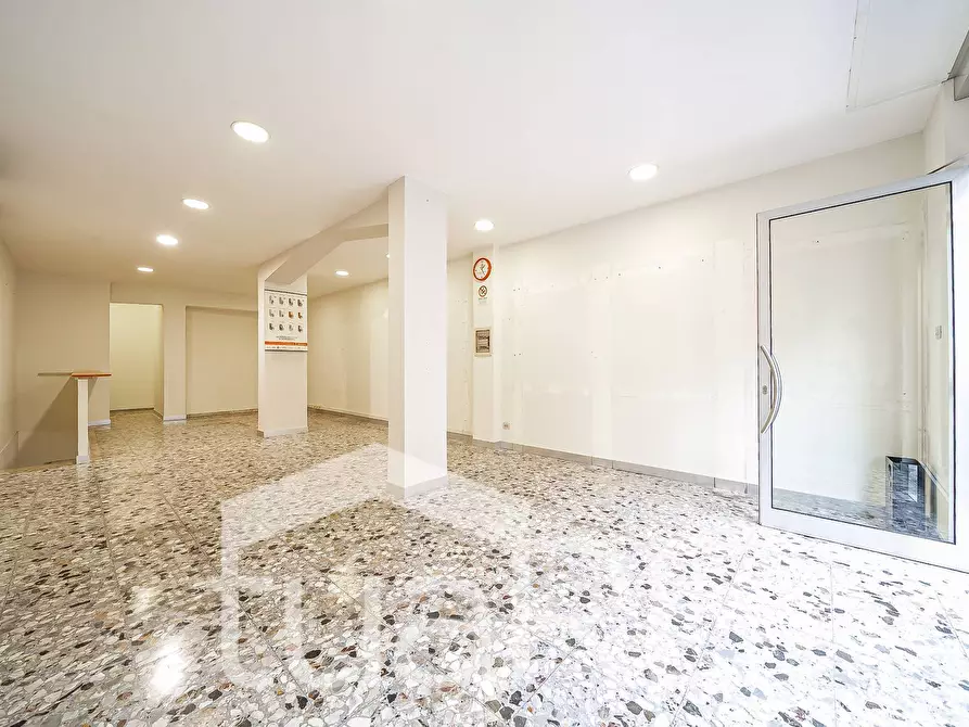 Immagine 3 di Negozio in vendita  in Via Di Boccea a Roma