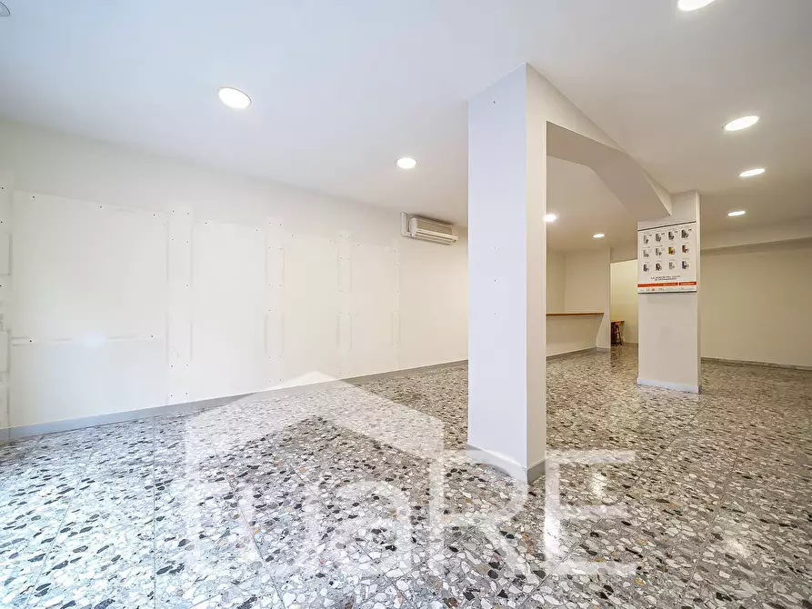 Immagine 4 di Negozio in vendita  in Via Di Boccea a Roma