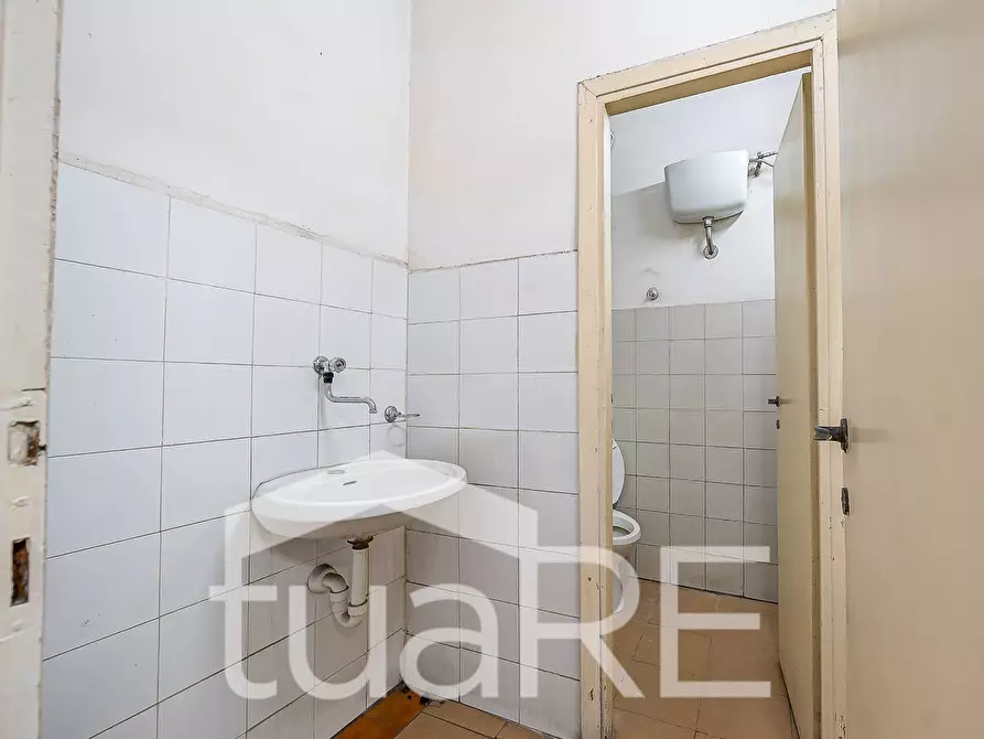 Immagine 6 di Negozio in vendita  in Via Di Boccea a Roma