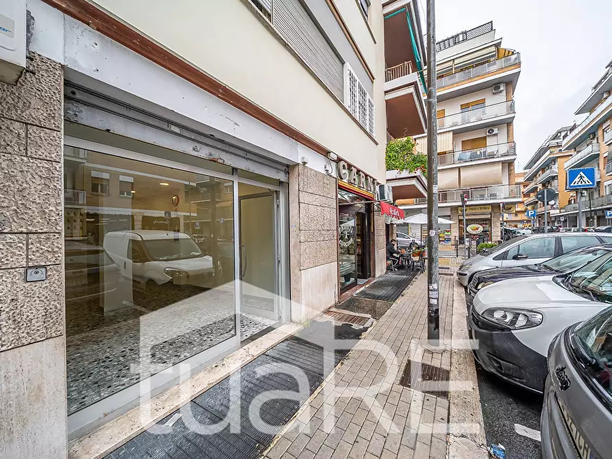 Immagine 9 di Negozio in vendita  in Via Di Boccea a Roma