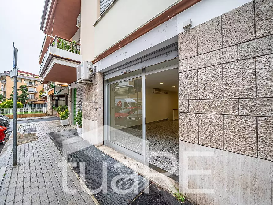 Immagine 10 di Negozio in vendita  in Via Di Boccea a Roma