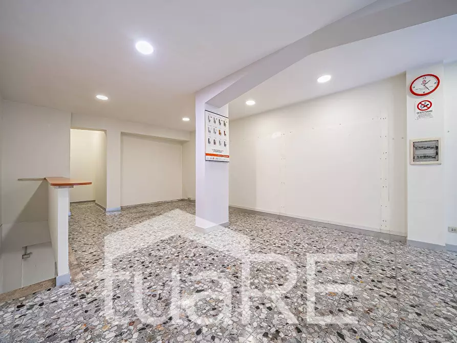 Immagine 12 di Negozio in vendita  in Via Di Boccea a Roma