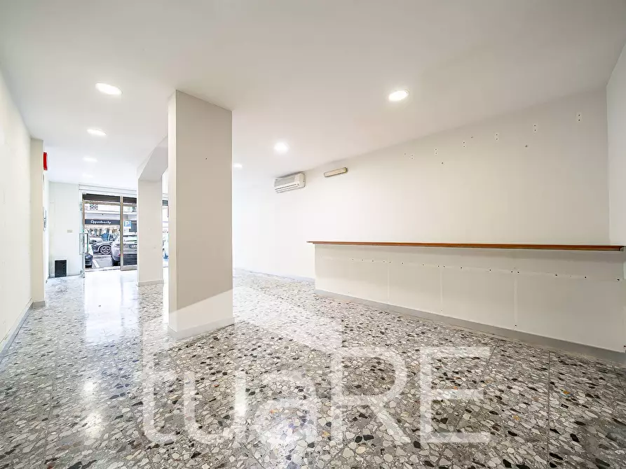 Immagine 13 di Negozio in vendita  in Via Di Boccea a Roma