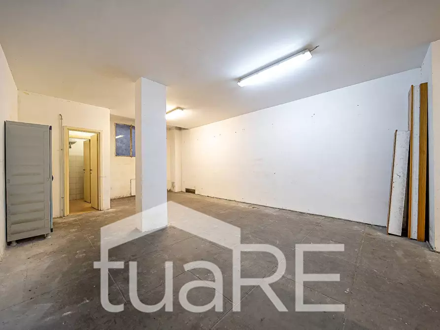 Immagine 15 di Negozio in vendita  in Via Di Boccea a Roma