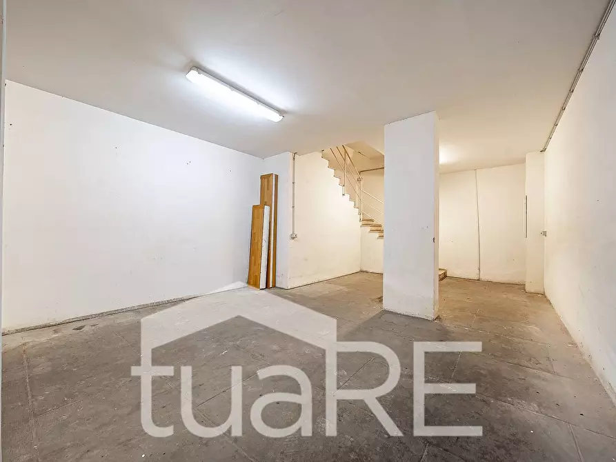 Immagine 16 di Negozio in vendita  in Via Di Boccea a Roma