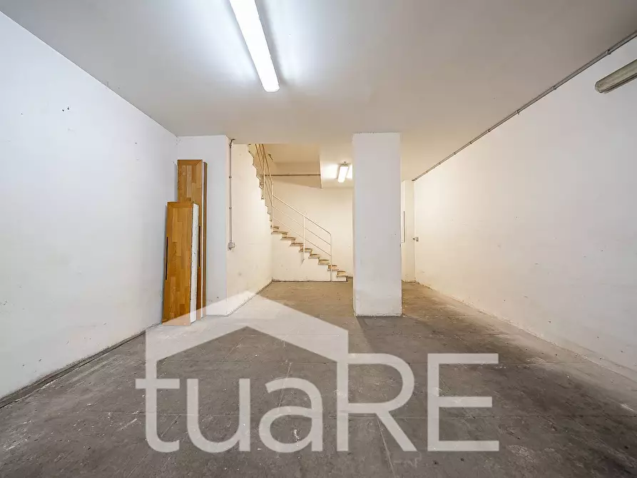 Immagine 17 di Negozio in vendita  in Via Di Boccea a Roma