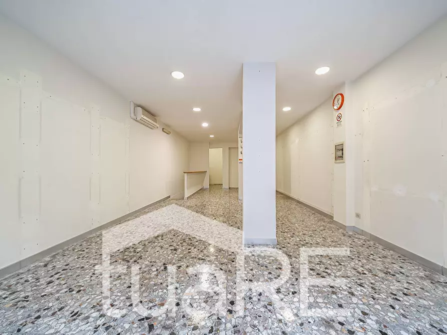 Immagine 18 di Negozio in vendita  in Via Di Boccea a Roma