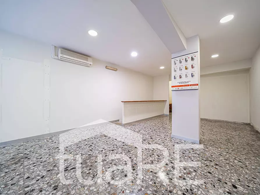 Immagine 19 di Negozio in vendita  in Via Di Boccea a Roma